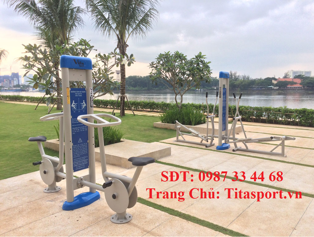 thiết bị thể dục ngoài công viên